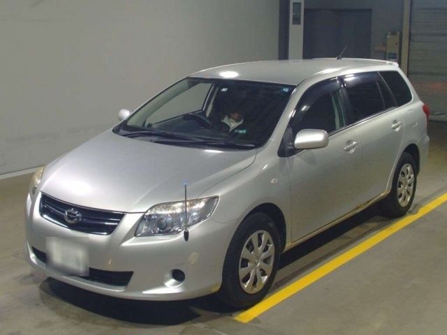 12634 Toyota Corolla fielder NZE144G 2011 г. (TAA Yokohama)